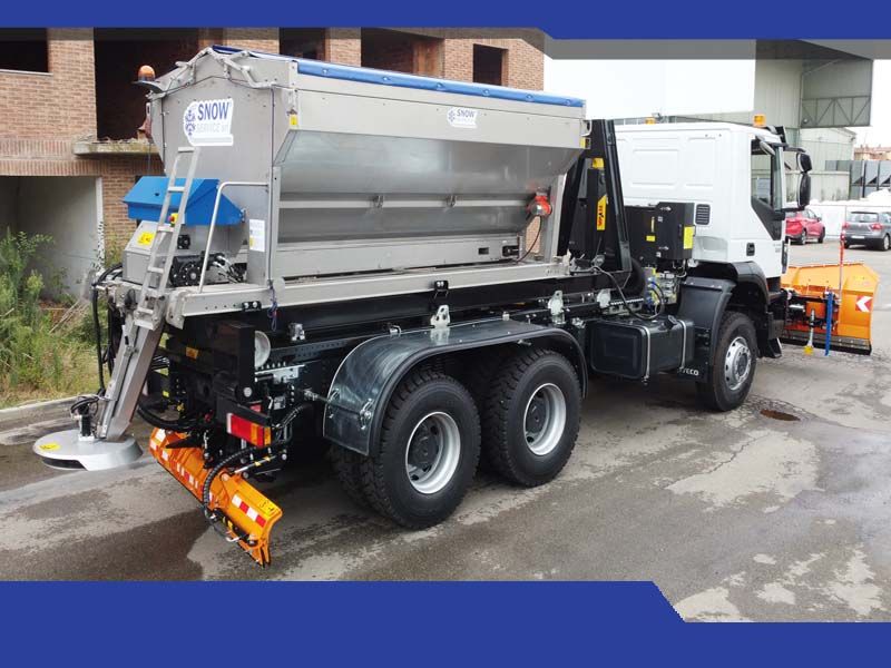 Snow service macchine per la viabilità spargisale 02